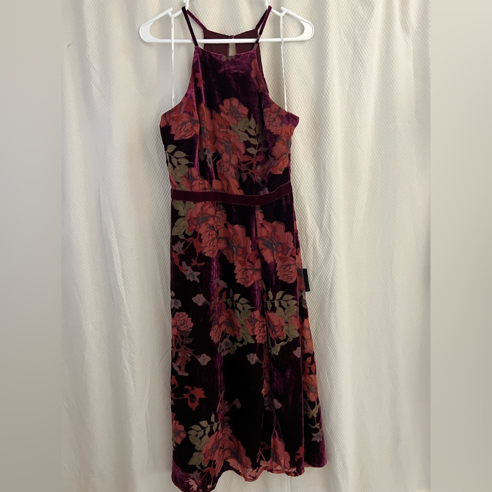Lulu’s deep red velvet floral dress size medium. NWT.